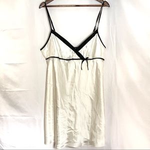 Morgan Taylor Satin Bow Slip On White Black XL